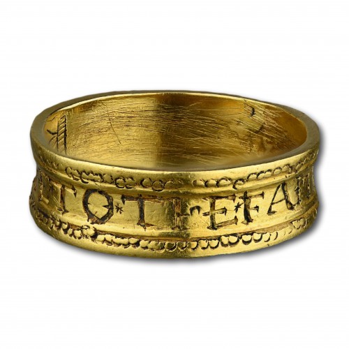 XVIe siècle et avant - Bague Tudor en or avec bouquet et fede « BERE FAITHE TO THE FAITHFUL ».