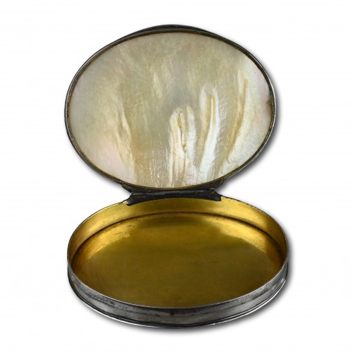 Objects of Vertu  - Silver and mother of pearl snuff box