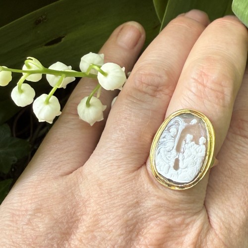 Antiquités - Ring with a medieval cameo of the Adoration of the Magi