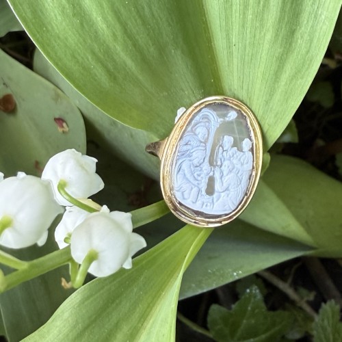 Antiquités - Ring with a medieval cameo of the Adoration of the Magi