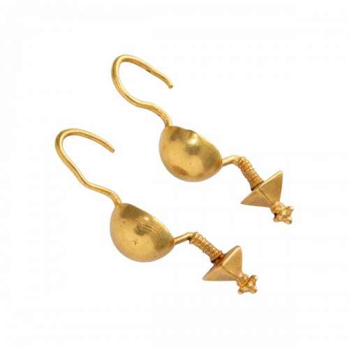 Pair of Ancient Roman gold earrings. Circa 1st - 3rd century AD.