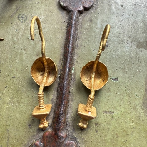 BC to 10th century - Pair of Ancient Roman gold earrings. Circa 1st - 3rd century AD.