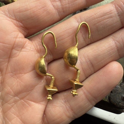 Antiquités - Pair of Ancient Roman gold earrings. Circa 1st - 3rd century AD.