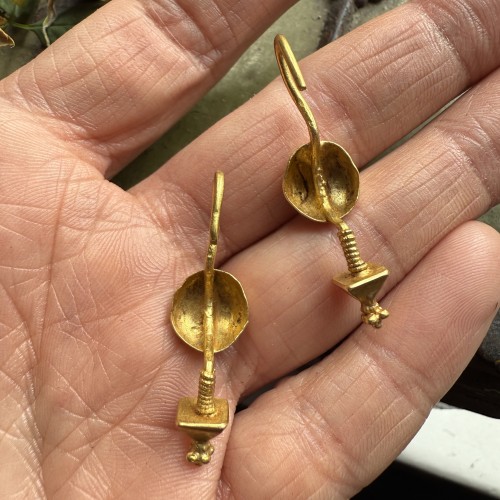 Antiquités - Pair of Ancient Roman gold earrings. Circa 1st - 3rd century AD.