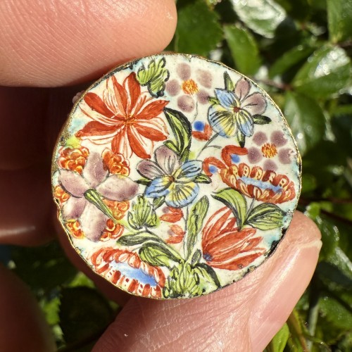 Pomme de senteur en or émaillé et décoré de fleurs - 