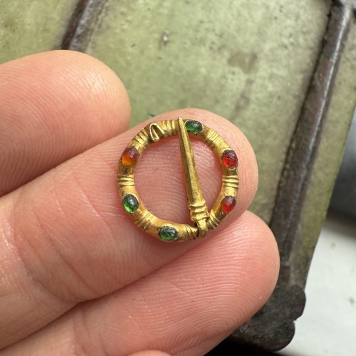 Gold ring brooch with glass gems - Antique Jewellery Style 