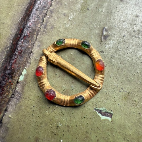 Antique Jewellery  - Gold ring brooch with glass gems