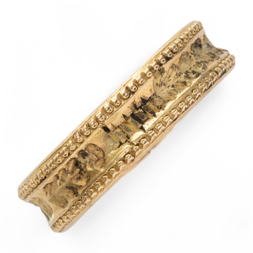 Bague en or à motif de bouquet en lettres noires « de bon cuer » - Matthew Holder