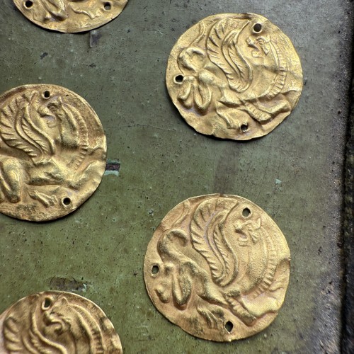 Avant JC au Xe siècle - Sept appliques en or représentant des lions ailés, Ve-IVe siècle