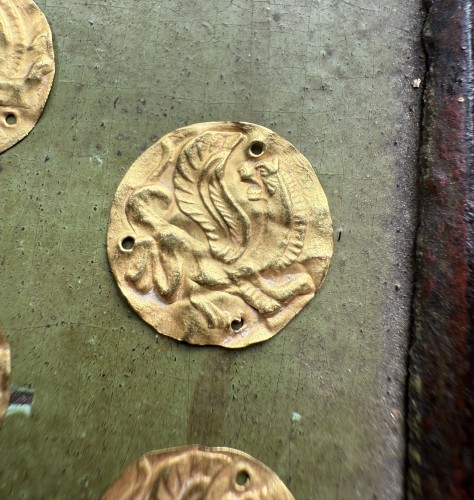 Antiquités - Sept appliques en or représentant des lions ailés, Ve-IVe siècle