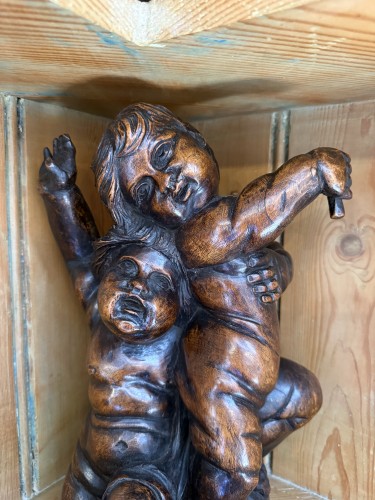 17th century - Walnut Figural Group Depicting Two Putti