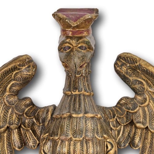Sculpture polychrome et dorée d'un aigle couronné XVIIe siècle - Objet de décoration Style 