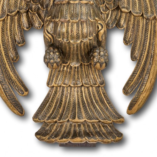 Sculpture polychrome et dorée d'un aigle couronné XVIIe siècle - Matthew Holder