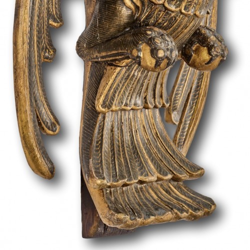  - Sculpture polychrome et dorée d'un aigle couronné XVIIe siècle