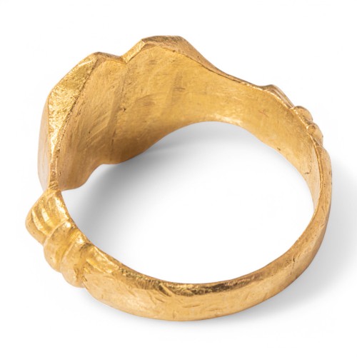 Gold Ring Engraved with a Stylised Lion. Western Europe, 15th–16th century. - Antique Jewellery Style 