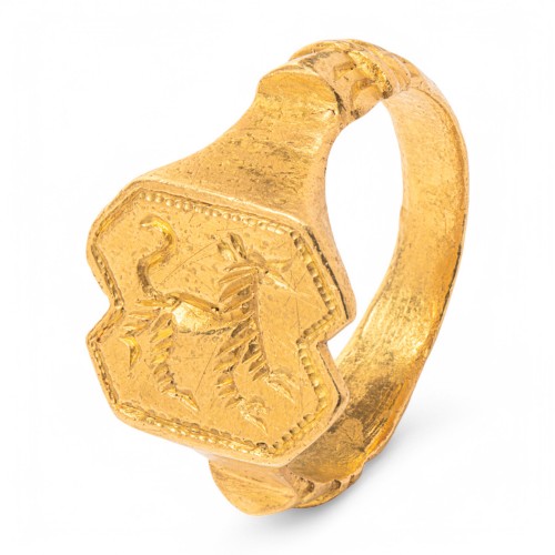 Gold Ring Engraved with a Stylised Lion. Western Europe, 15th–16th century. - 