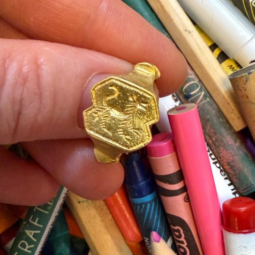 Antiquités - Gold Ring Engraved with a Stylised Lion. Western Europe, 15th–16th century.