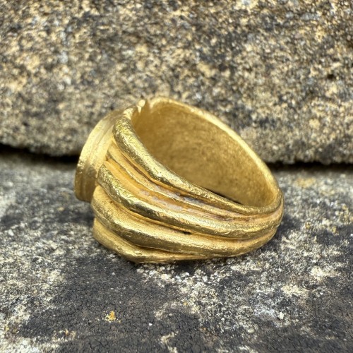 BC to 10th century - Heavy Roman Gold Ring Set with a Nicolo Intaglio Roma, 3rd century AD.
