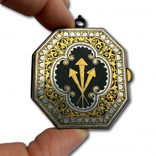 Damascened Devotional Pendant. Spain17th century - 