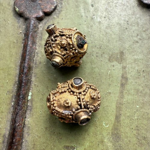 BC to 10th century - Two Anglo-Saxon Gold Cannetille Beads with Glass Inlays