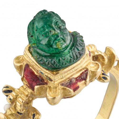 Renaissance gold ring with a Roman cameo of Eros - Antique Jewellery Style 