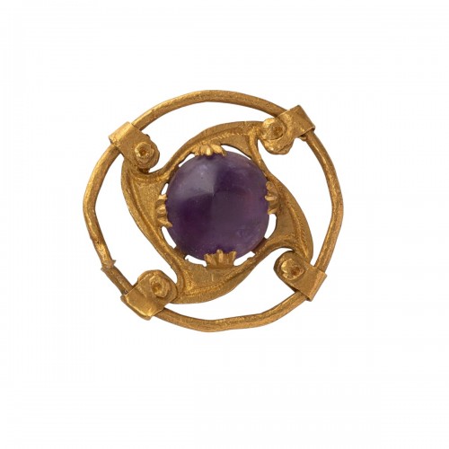 Circular gold mount with an amethyst cabochon, 5th - 6th century