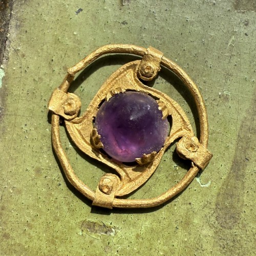 Ancient Art  - Circular gold mount with an amethyst cabochon, 5th - 6th century