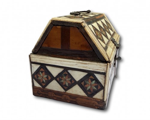 Objects of Vertu  - Small Casket with Alla Certosina Marquetry