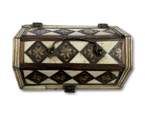 <= 16th century - Small Casket with Alla Certosina Marquetry