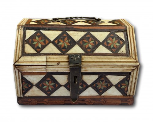 Antiquités - Small Casket with Alla Certosina Marquetry