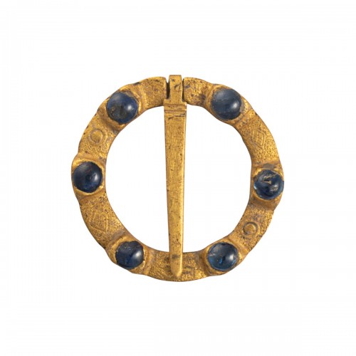 Sapphire set gold ring brooch engraved with a fleur-de-lis
