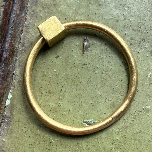 Bijouterie, Joaillerie  - Bague ancienne en or avec perle carrée
