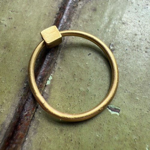 Antiquités - Bague ancienne en or avec perle carrée
