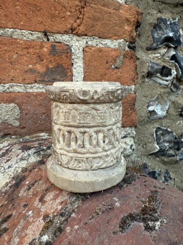 Objets de Curiosité  - Autel portatif en pierre calcaire, Angleterre XIIe siècle