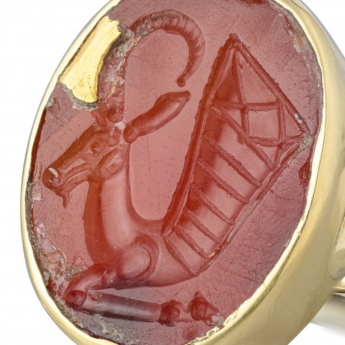 Gold Ring with an Intaglio of a Goat-Headed Rhyton. - Antique Jewellery Style 
