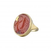 Bague en or avec intaille d'un rhyton à tête de bouc