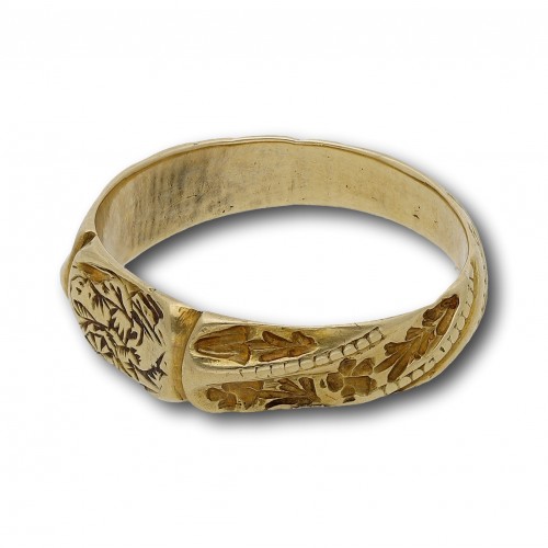 Iconographic Gold Ring Engraved with Saint Catherine. England, 15th century - 
