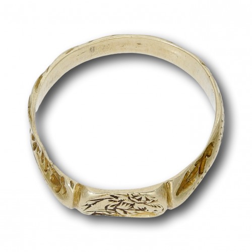 Iconographic Gold Ring Engraved with Saint Catherine. England, 15th century - 