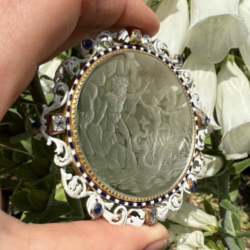 Antiquités - Large Rock Crystal Pendant of the Triumph of Neptune. Italian, 19th century