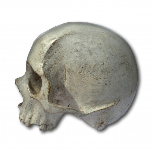 Memento Mori Skull in Gessoed Wood. Italy, 18th century. - 