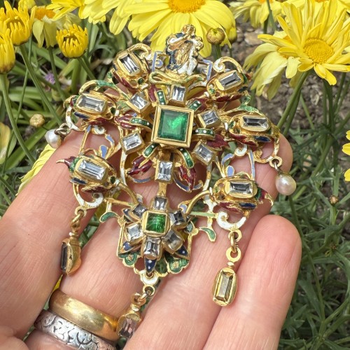 A Large Gold and Enamel Devotional Pendant. German or Austrian, circa 1600. - 
