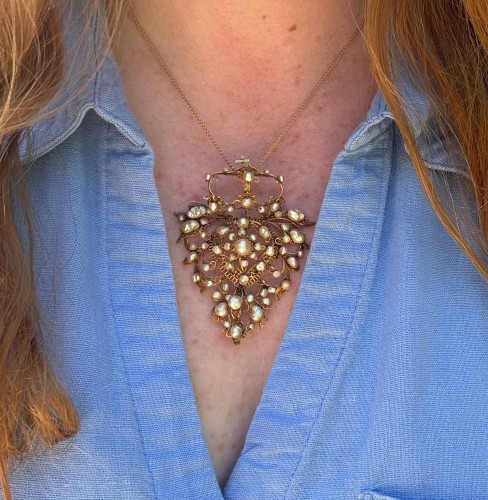 Filigree Pendant in the Form of a Flaming Sacred Heart - Antique Jewellery Style 
