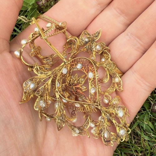 Antiquités - Filigree Pendant in the Form of a Flaming Sacred Heart