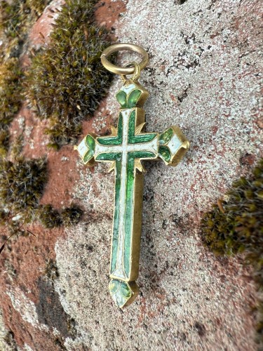 Enamelled Gold Cross with Instruments of the Passion, Germany 17th Century - 