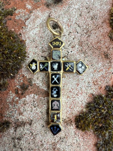 17th century - Enamelled Gold Cross with Instruments of the Passion, Germany 17th Century