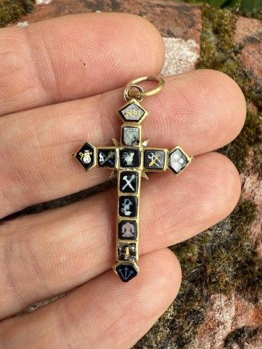 Enamelled Gold Cross with Instruments of the Passion, Germany 17th Century - 