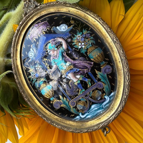  - Petit miroir en émail et cuivre doré représentant Mercure Limoges XVIIe siècle