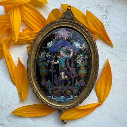 Antiquités - Petit miroir en émail et cuivre doré représentant Mercure Limoges XVIIe siècle