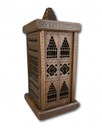 Pierced Boxwood Casket Inscribed Ie le donne de bon cœur - Decorative Objects Style 