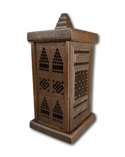 <= 16th century - Pierced Boxwood Casket Inscribed Ie le donne de bon cœur